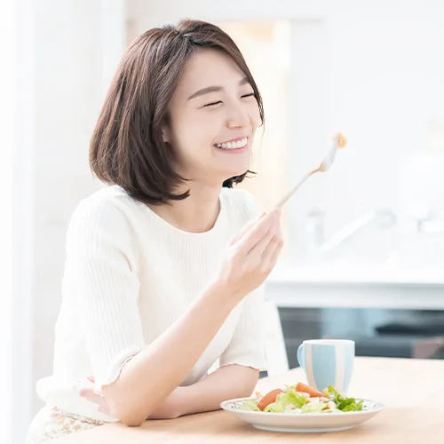 象征消化功能改善的用餐场景